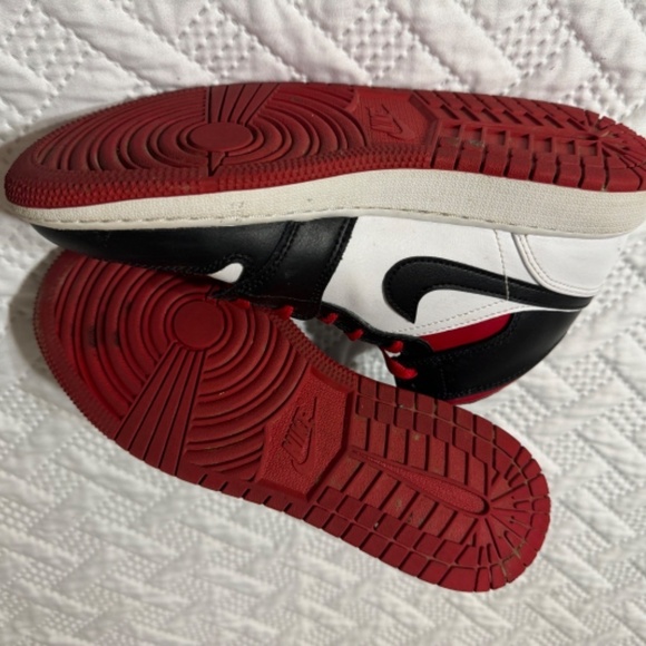 Nike Jordan 1 Mid Red White Black Youth 5.5 Woman 7 Sneakers Running Shoes - Picture 7 of 14